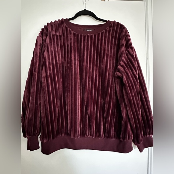 Simply Vera - Vera Wang M Plush Fuzzy Soft Vertical Striped Wine Sweatshirt. - Picture 1 of 13